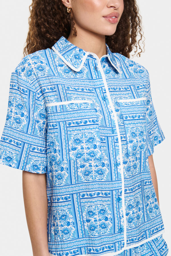 Chemise