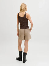 Short beige