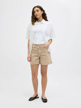 Short taupe